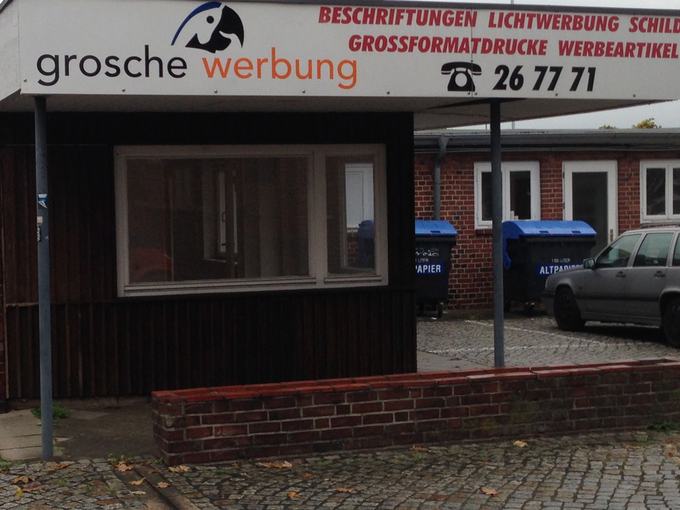 Beschriftetes Pförtnerhaus