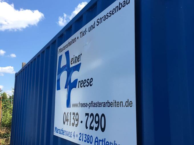 Firmenschild aus Aluminium-Verbundplatte