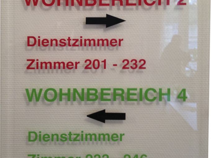 Hinweisschild aus Acrylglas