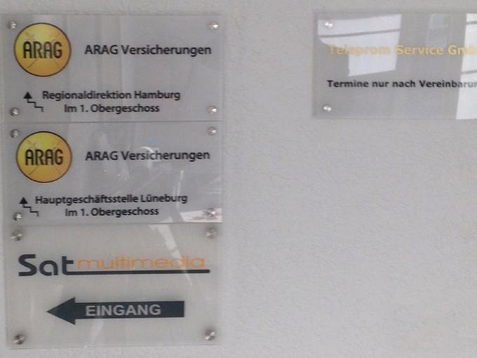 Mehrteilige Schildanlage