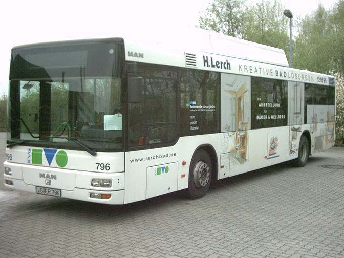 Linienbus mit Werbeflächen
