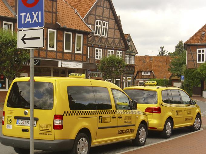 Beschrifteter Pick-up eines Gebäudereinigers