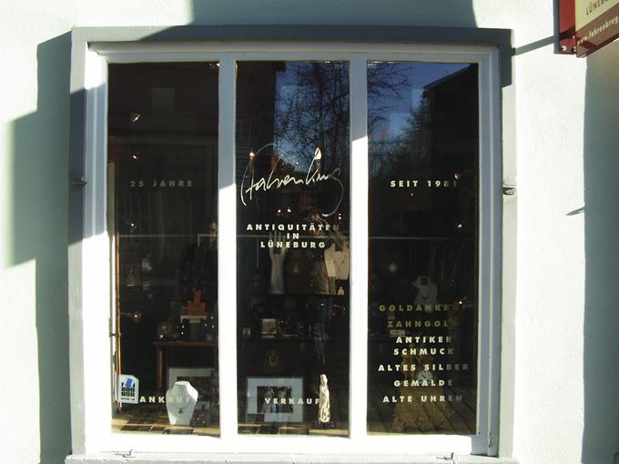 Beschriftetes Ladenfenster