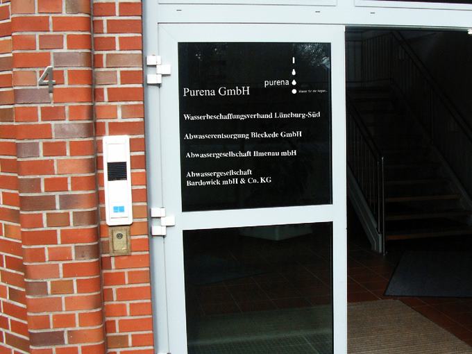 Fensterbeschriftung eines Versorgungsbetriebs