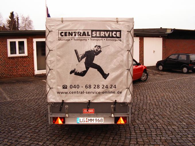 Kommunalfahrzeug mit Beschriftung