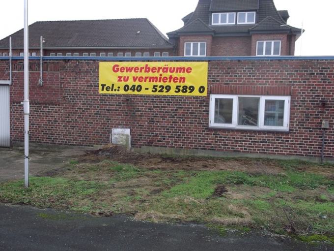 Werbebanner an einer Fassade